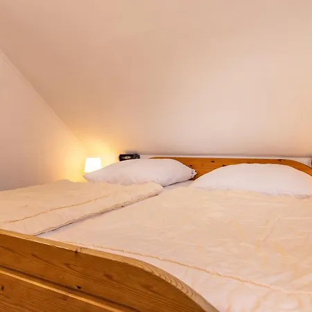 Up De Ring 26-28 50176 Apartment *